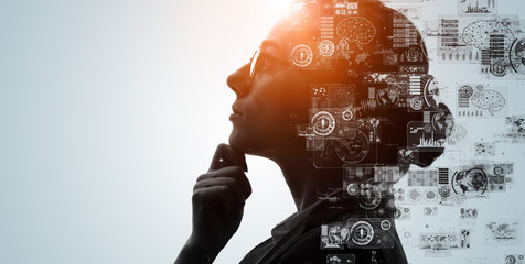 在赤道正上方的同步卫星距离地球中心的高度都相等吗？