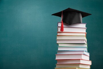 在赤道正上方的同步卫星距离地球中心的高度都相等吗？