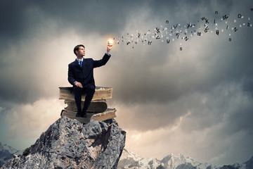 在赤道正上方的同步卫星距离地球中心的高度都相等吗？